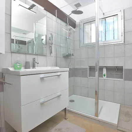 Duplex Vue Port ! Au Coeur Du Grau Du Roi Pour 4 Personnes.